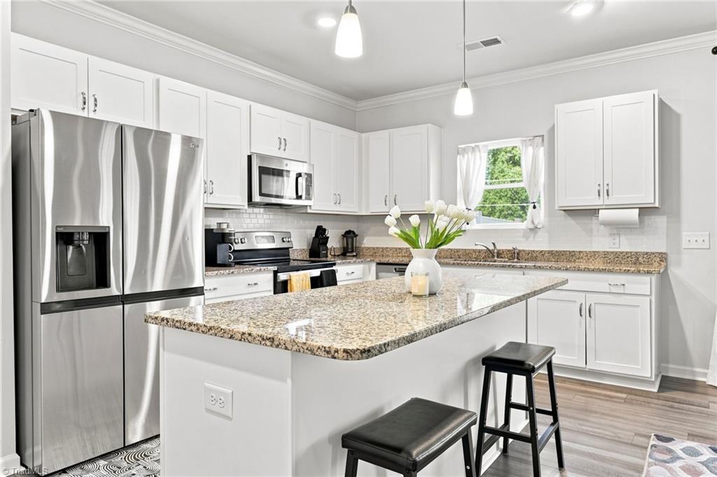 653 Cam Circle Property Photo 10