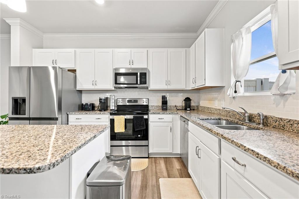 653 Cam Circle Property Photo 11