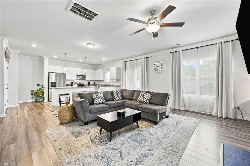 653 Cam Circle Property Photo 13