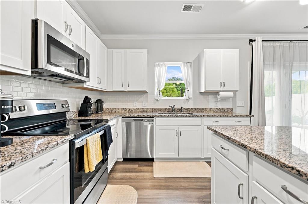 653 Cam Circle Property Photo 14