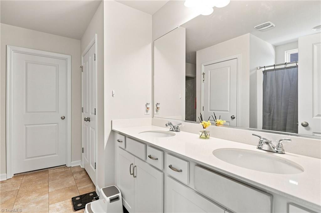 653 Cam Circle Property Photo 26