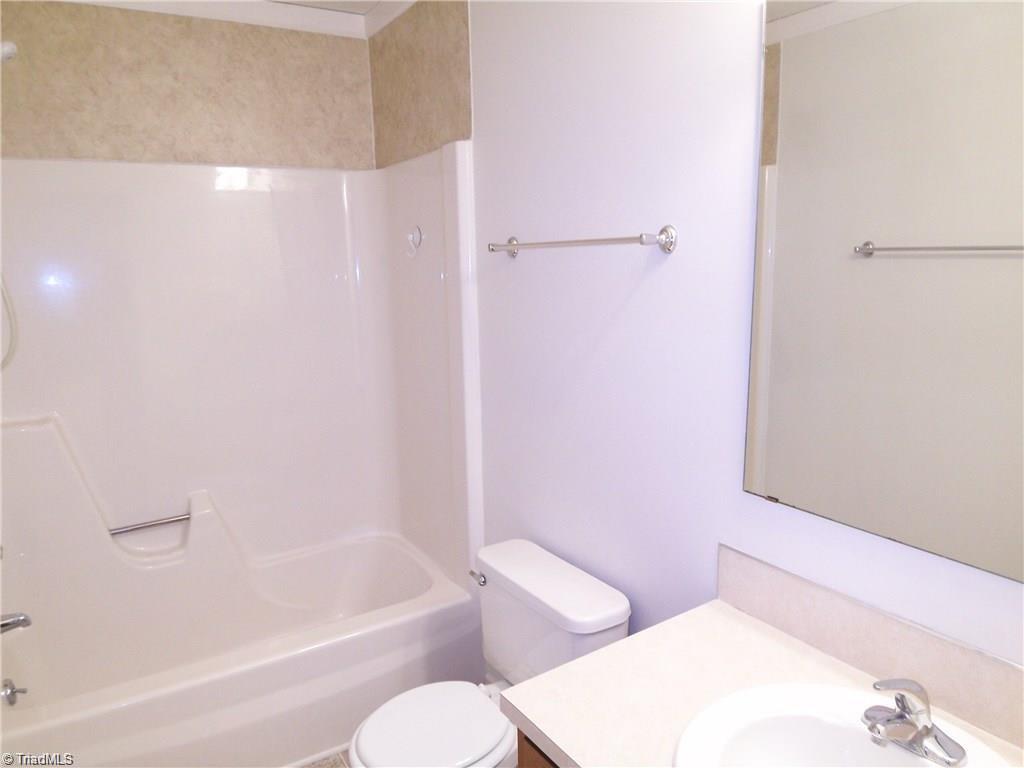 219 Worth Street Property Photo 9