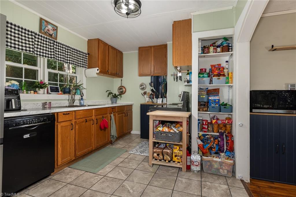 220 Collins Road Property Photo 15