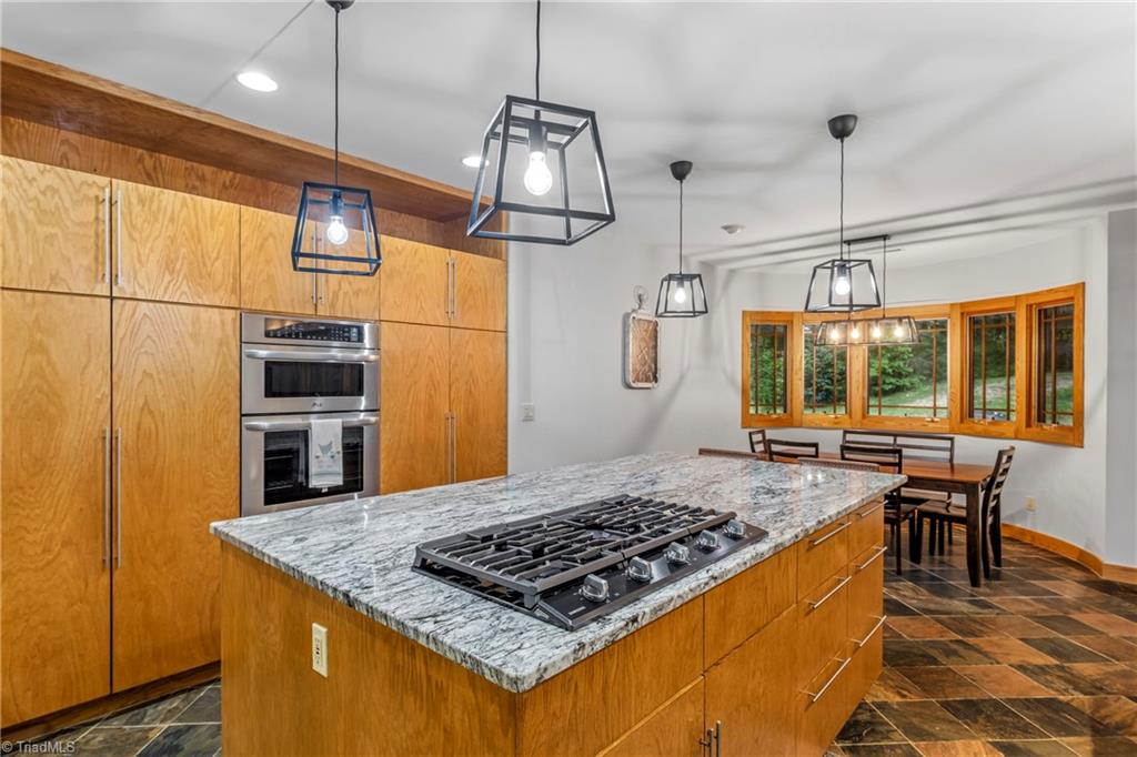 381 Hunters Point Property Photo 15