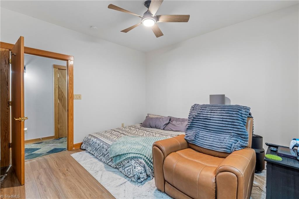 381 Hunters Point Property Photo 28