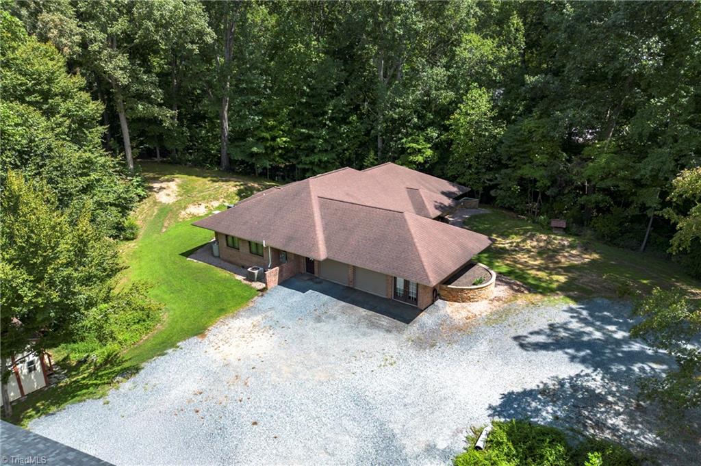 381 Hunters Point Property Photo 40
