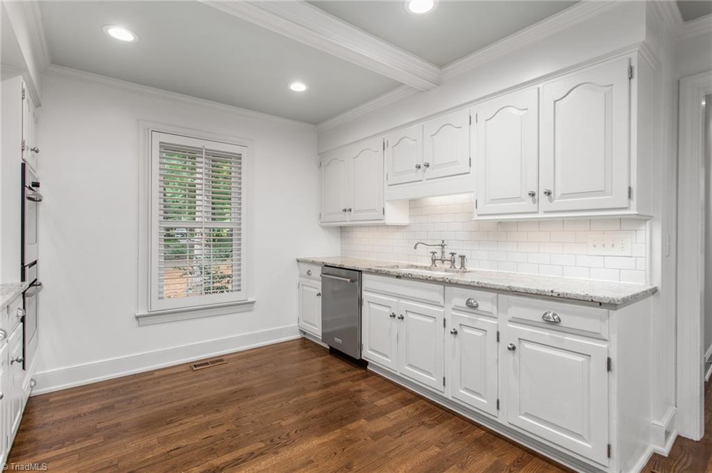 402 Parkmont Drive Property Photo 12