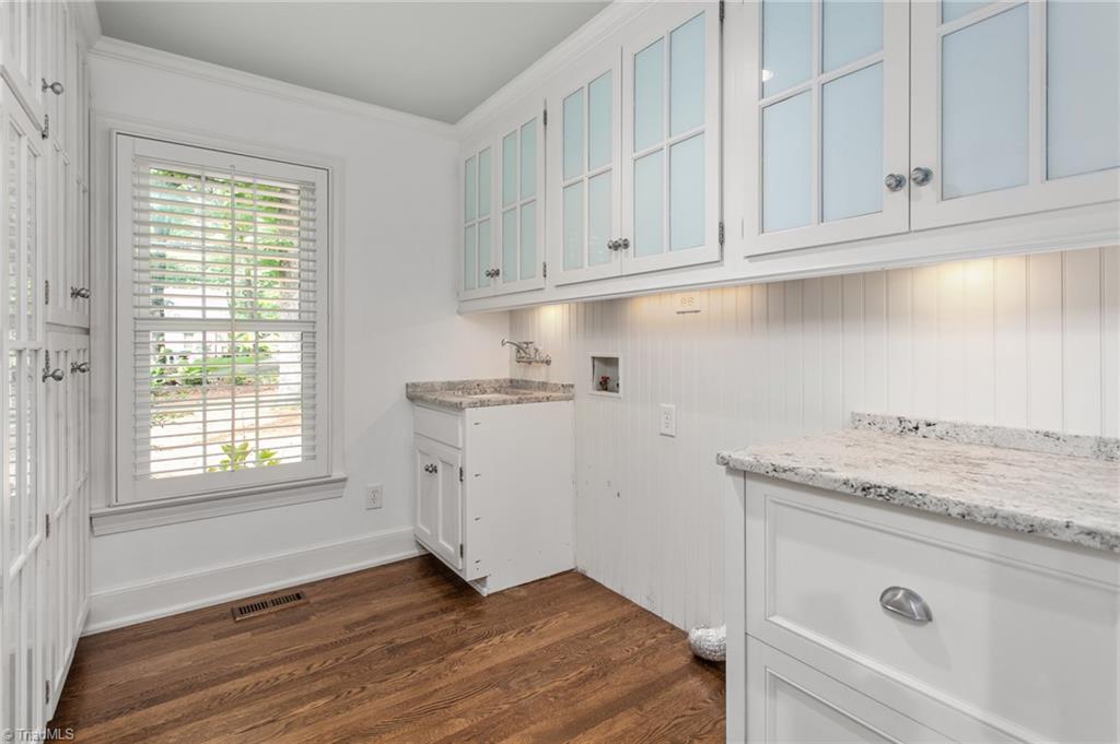 402 Parkmont Drive Property Photo 13
