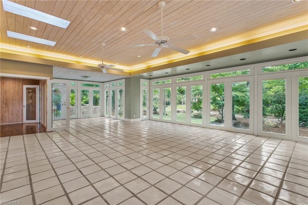402 Parkmont Drive Property Photo 16