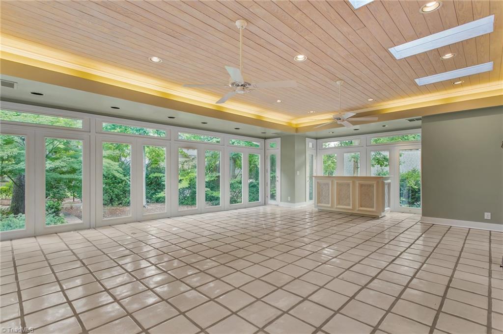 402 Parkmont Drive Property Photo 17