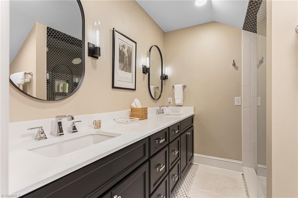 402 Parkmont Drive Property Photo 41
