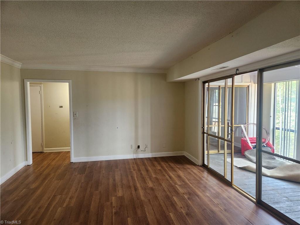 2922 Ramsgate Court Property Photo 6