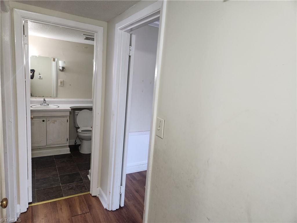 2922 Ramsgate Court Property Photo 9