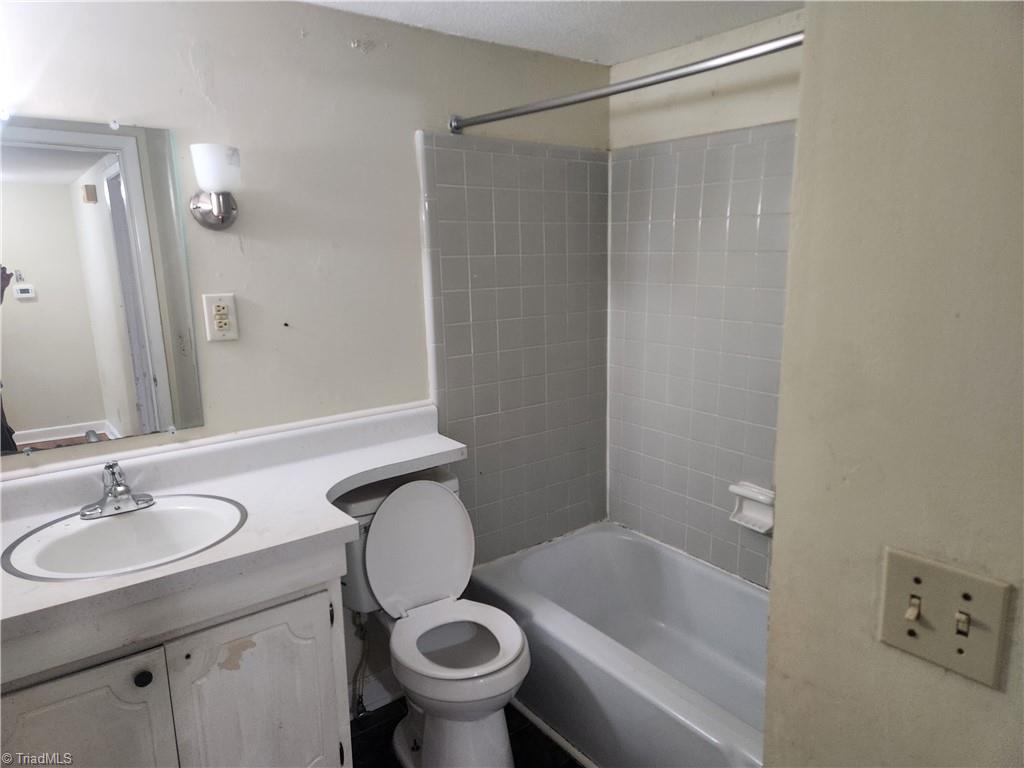 2922 Ramsgate Court Property Photo 13