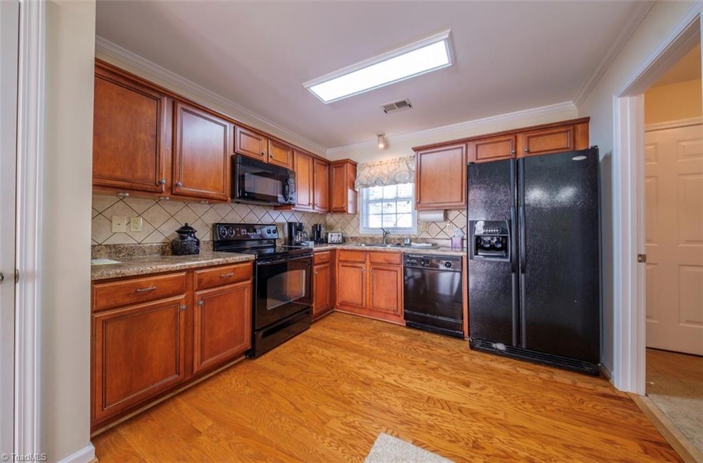 303 Locksley Court Property Photo 6