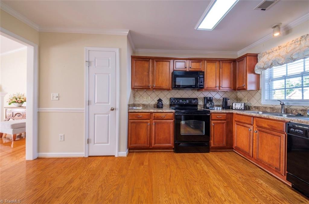 303 Locksley Court Property Photo 7