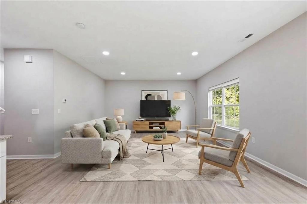 1914 Cedrow Drive Property Photo 3