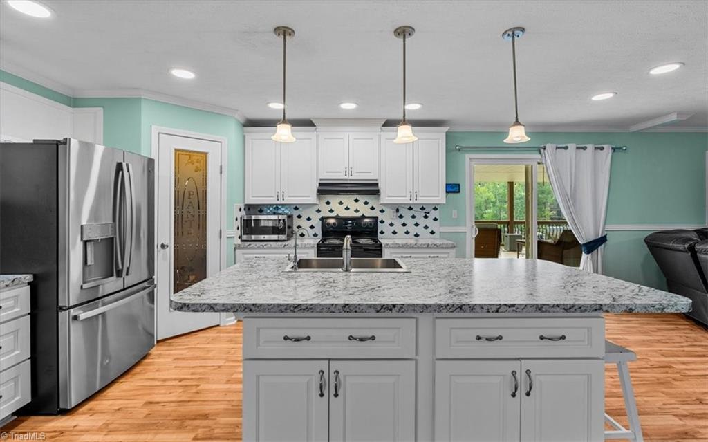 776 Lake Shore Avenue Property Photo 8