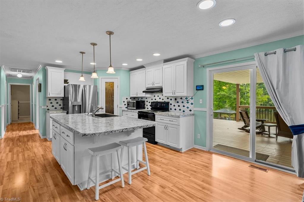 776 Lake Shore Avenue Property Photo 9