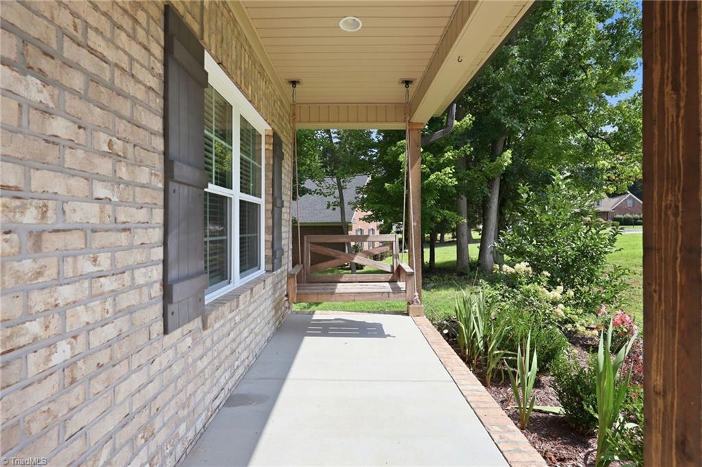 2977 Bridge Point Drive Property Photo 4