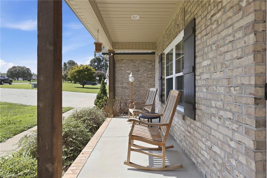 2977 Bridge Point Drive Property Photo 5
