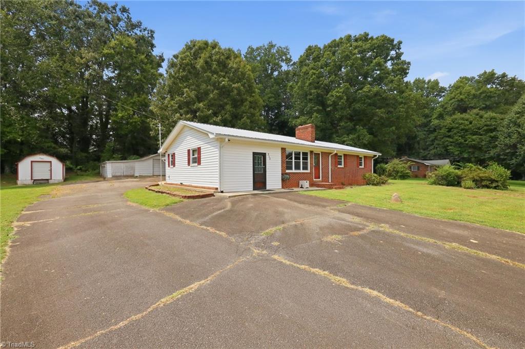 212 Circle Drive Property Photo 3