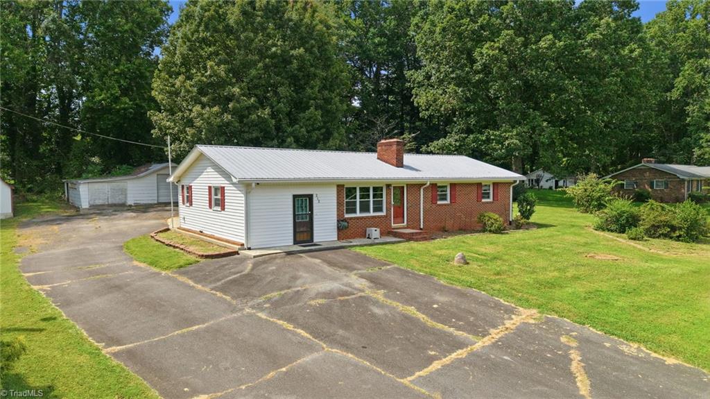 212 Circle Drive Property Photo 4