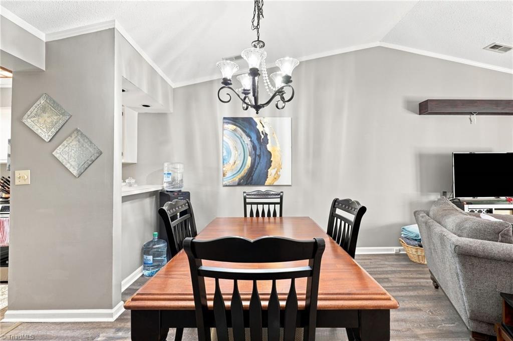 2642 Cottage Place Property Photo 10