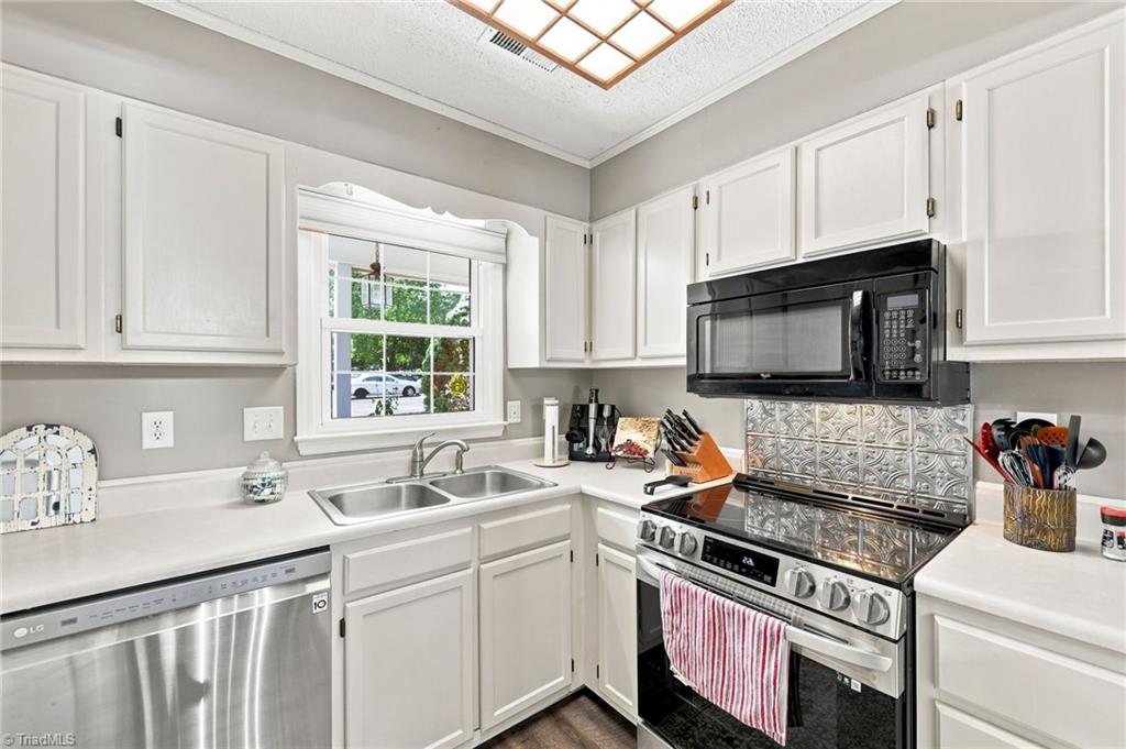 2642 Cottage Place Property Photo 11