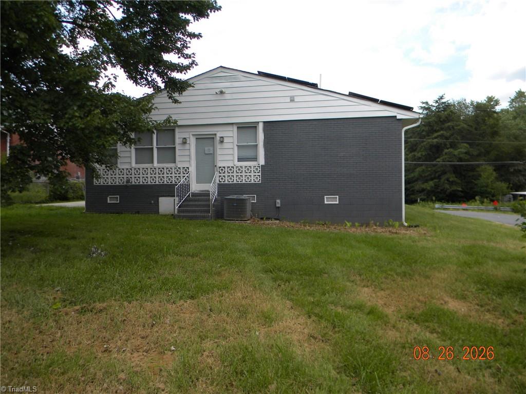 2228 24th Street Property Photo 3