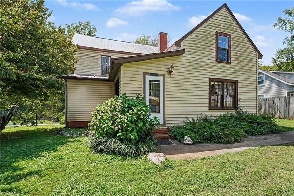 447 Main Street Property Photo 2