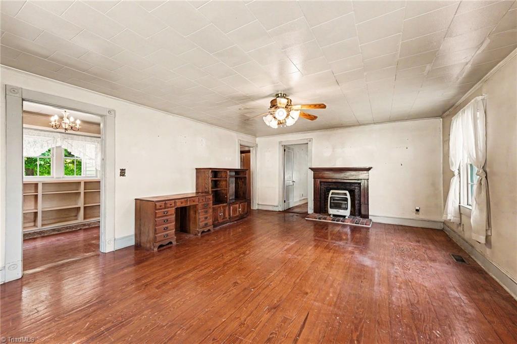 447 Main Street Property Photo 7