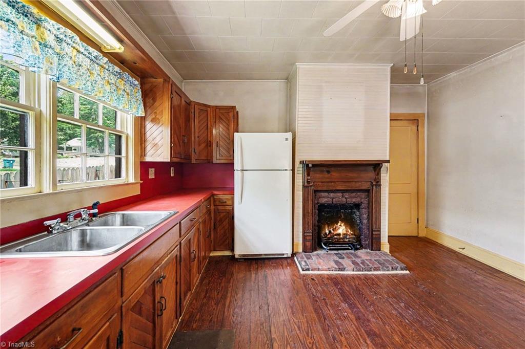 447 Main Street Property Photo 15