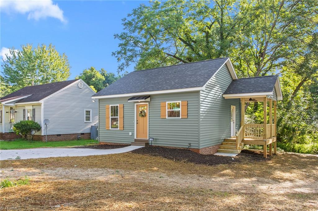 1305 E Willowbrook Drive Property Photo 3