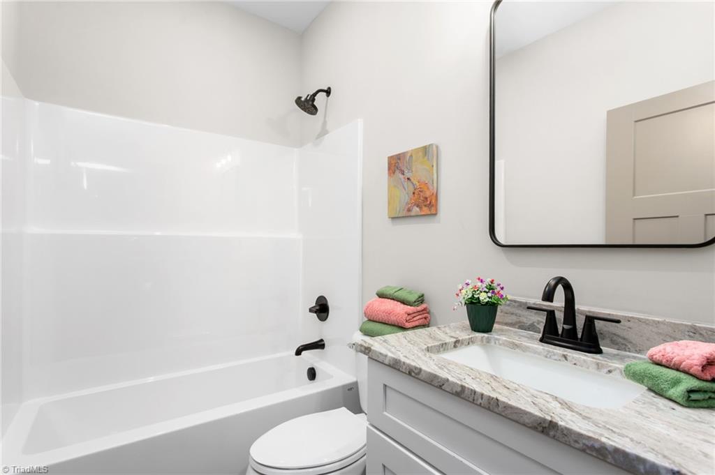 1305 E Willowbrook Drive Property Photo 16
