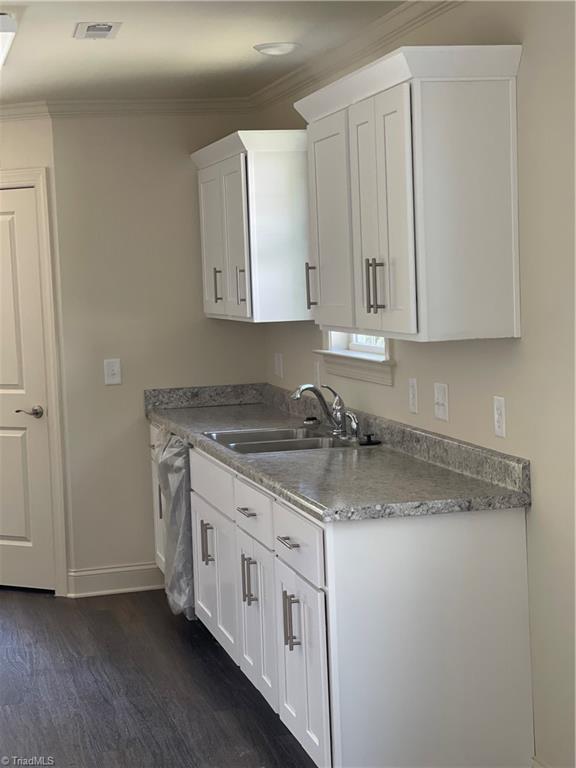 511 White Oak Street Property Photo 4