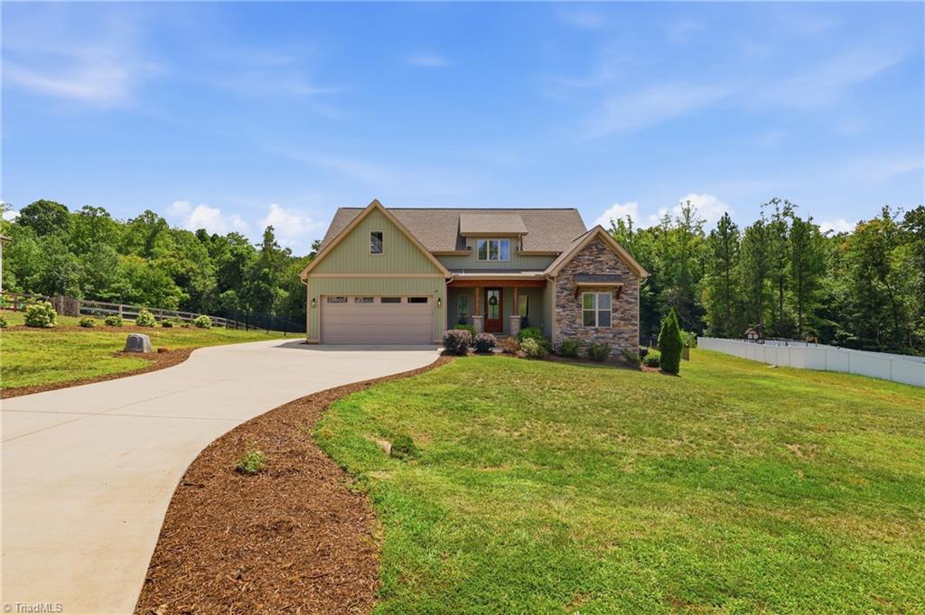 8829 Belews Ridge Road Property Photo 1