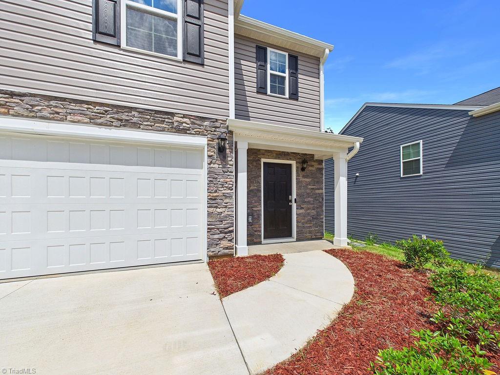 1547 Hamilton Hills Drive Property Photo 2