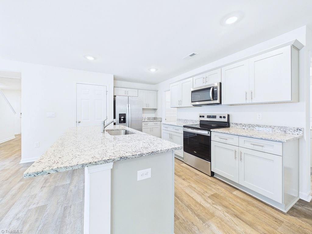 1547 Hamilton Hills Drive Property Photo 3