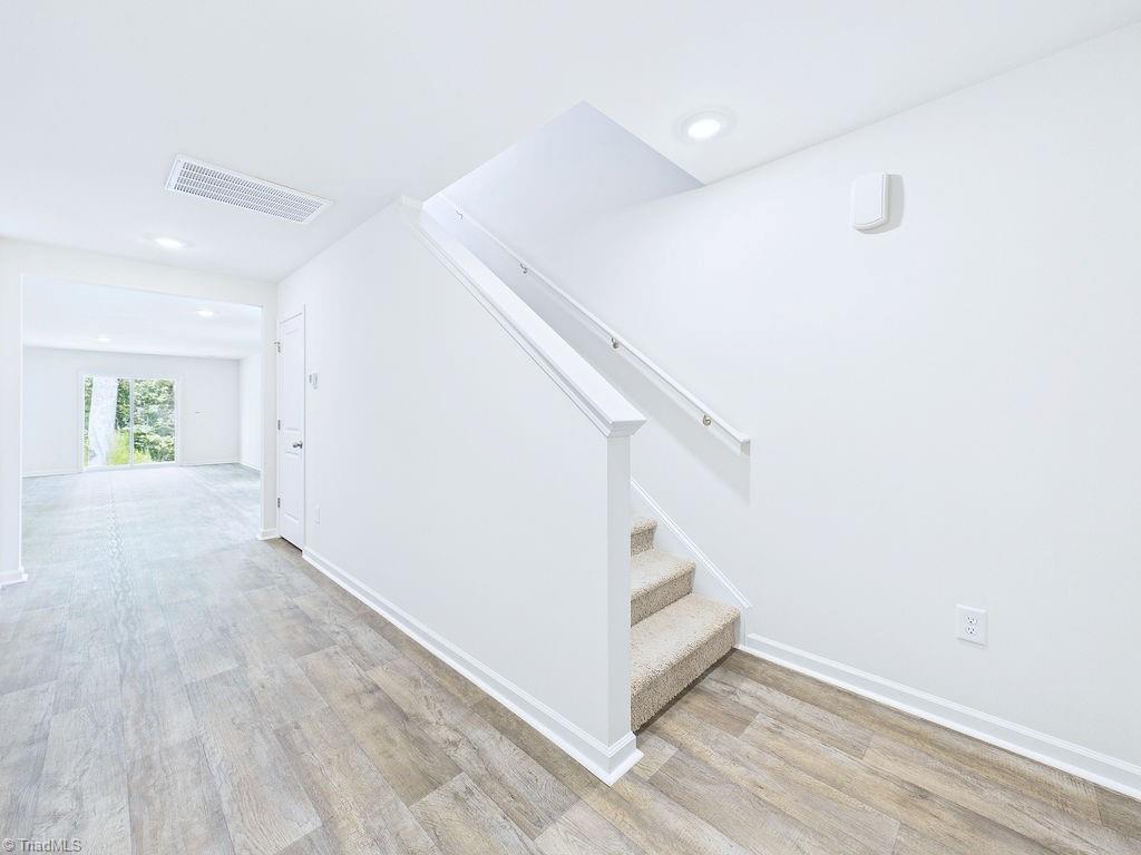 1547 Hamilton Hills Drive Property Photo 8