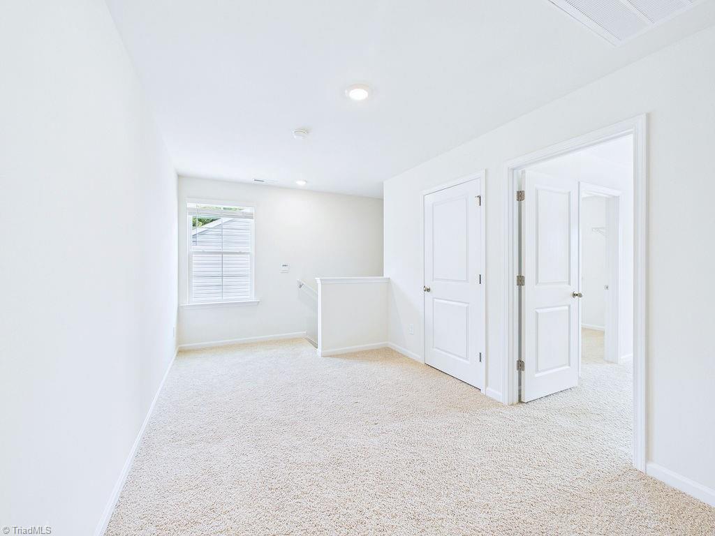 1547 Hamilton Hills Drive Property Photo 9