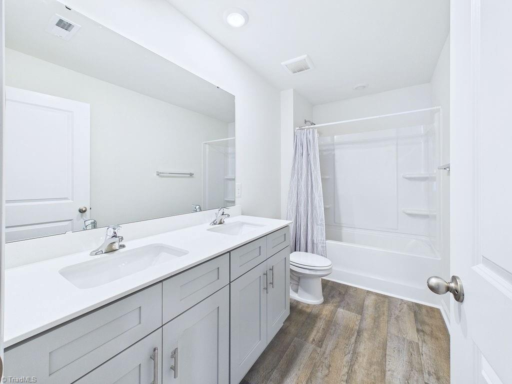 1547 Hamilton Hills Drive Property Photo 17