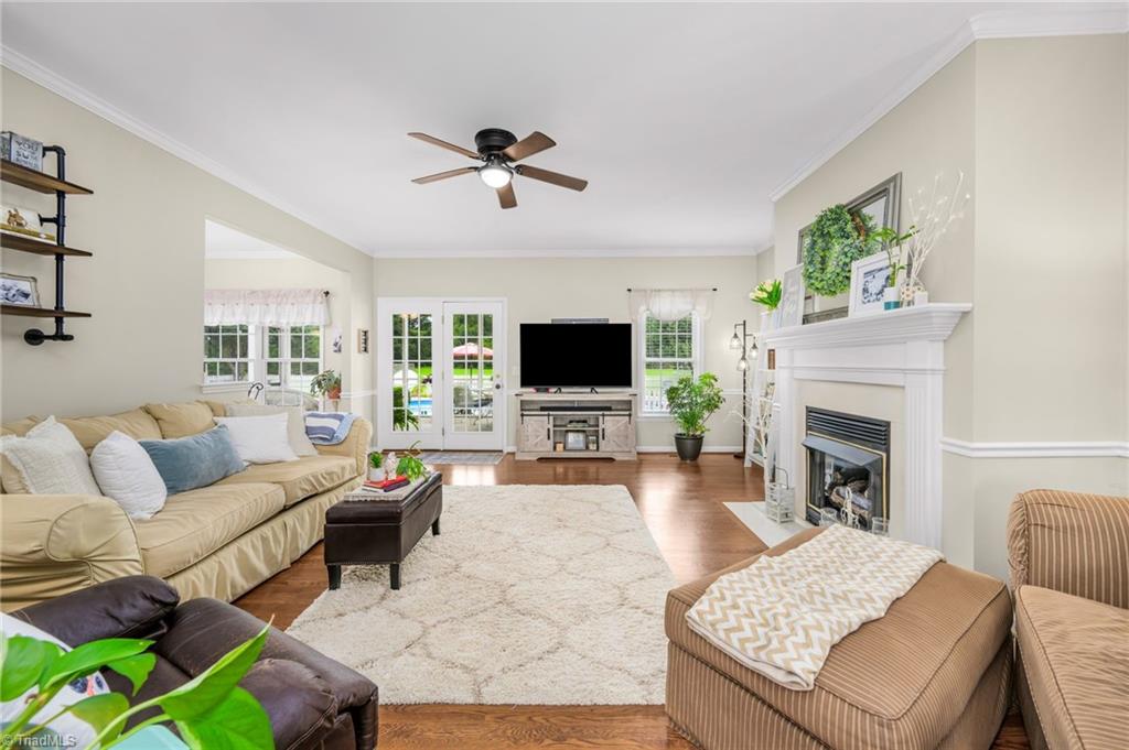 229 Country Circle Property Photo 4