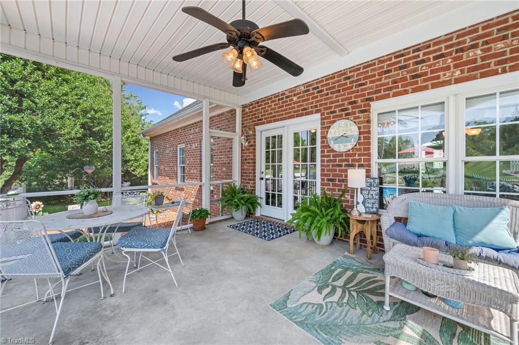 229 Country Circle Property Photo 39
