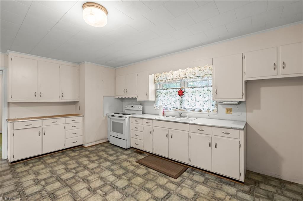 2294 N Old Greensboro Road Property Photo 5