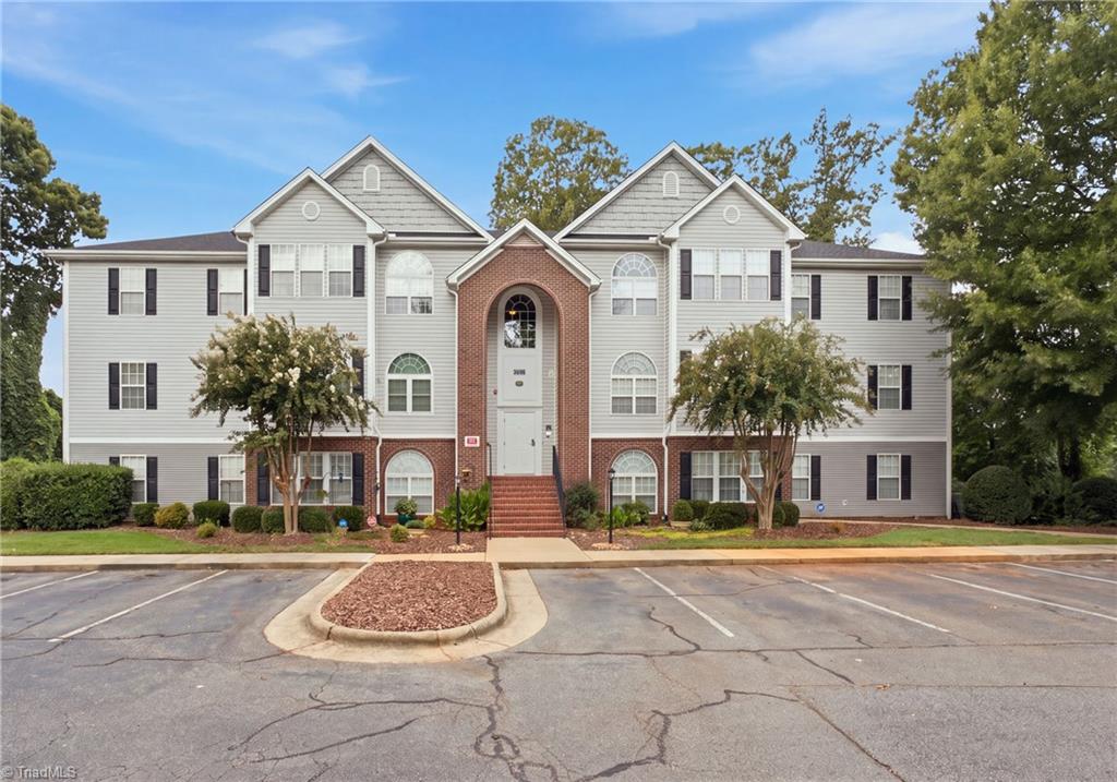 3696 Cotswold Avenue # 2C