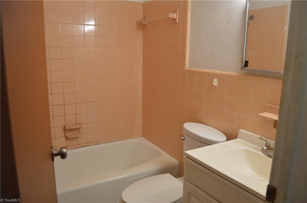 102 Lassiter Drive Property Photo 4