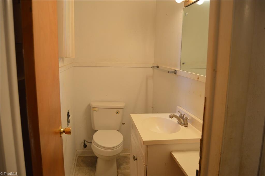 102 Lassiter Drive Property Photo 6
