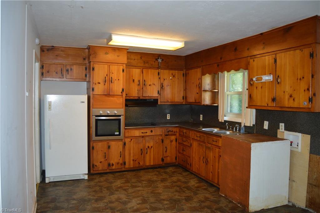 102 Lassiter Drive Property Photo 9