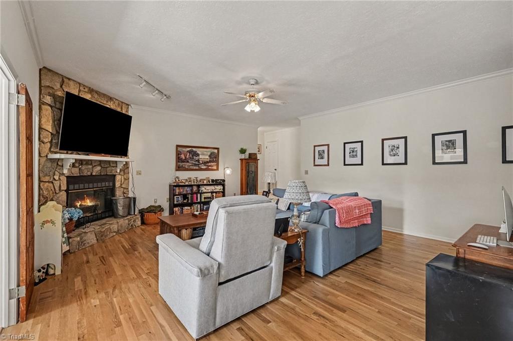 235 Pebble Point Property Photo 9